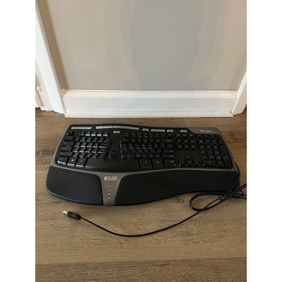 Microsoft Natural Ergonomic Keyboard USB 4000 V1.0 KU-0462 W/ Front Lifter - Picture 1 of 7